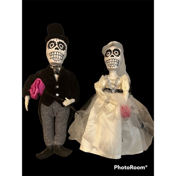 08T-43301-Katherine’s Collection 17.5” Halloween Bride & Groom Skeleton-retired